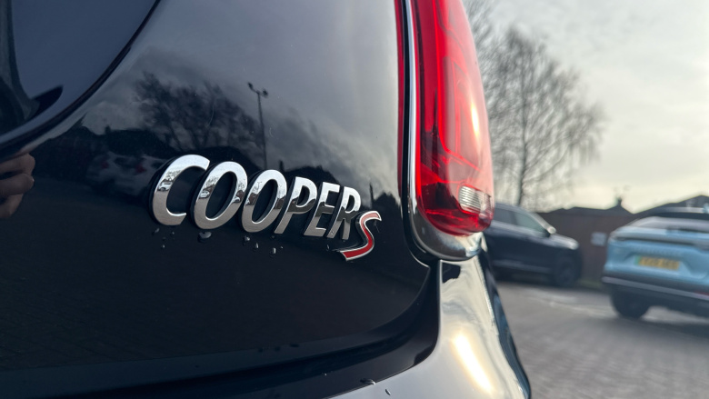 MINI Cooper 2.0 S Exclusive [Level 2] 3dr Auto Petrol Hatchback